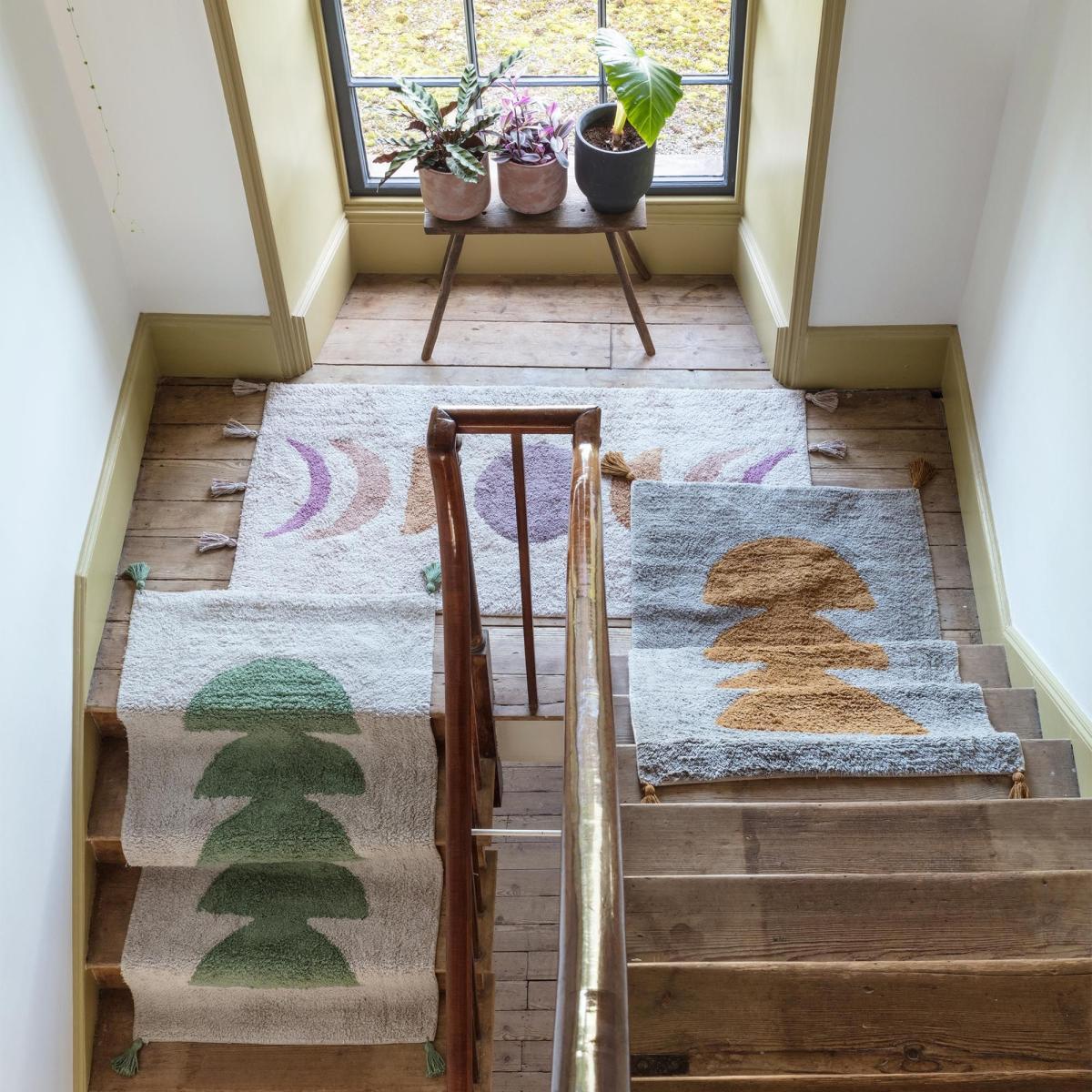 Abstract Moon Tasselled Rug – image 5