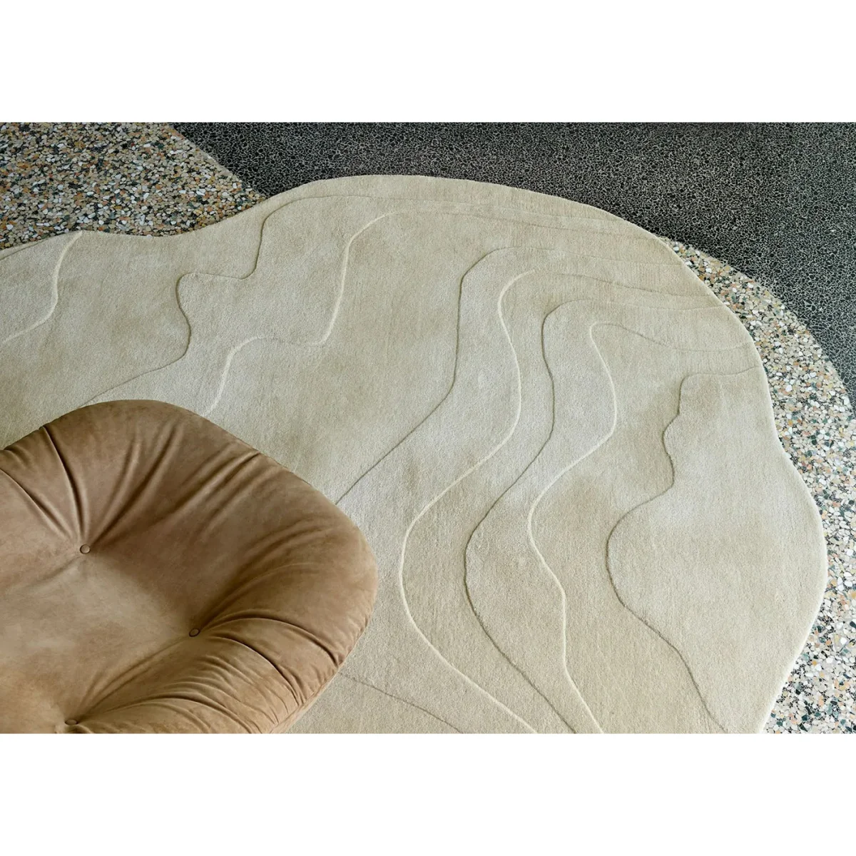 Ligne Roset Gavrinis 3 Rug Beige 230 x 270cm – image 2