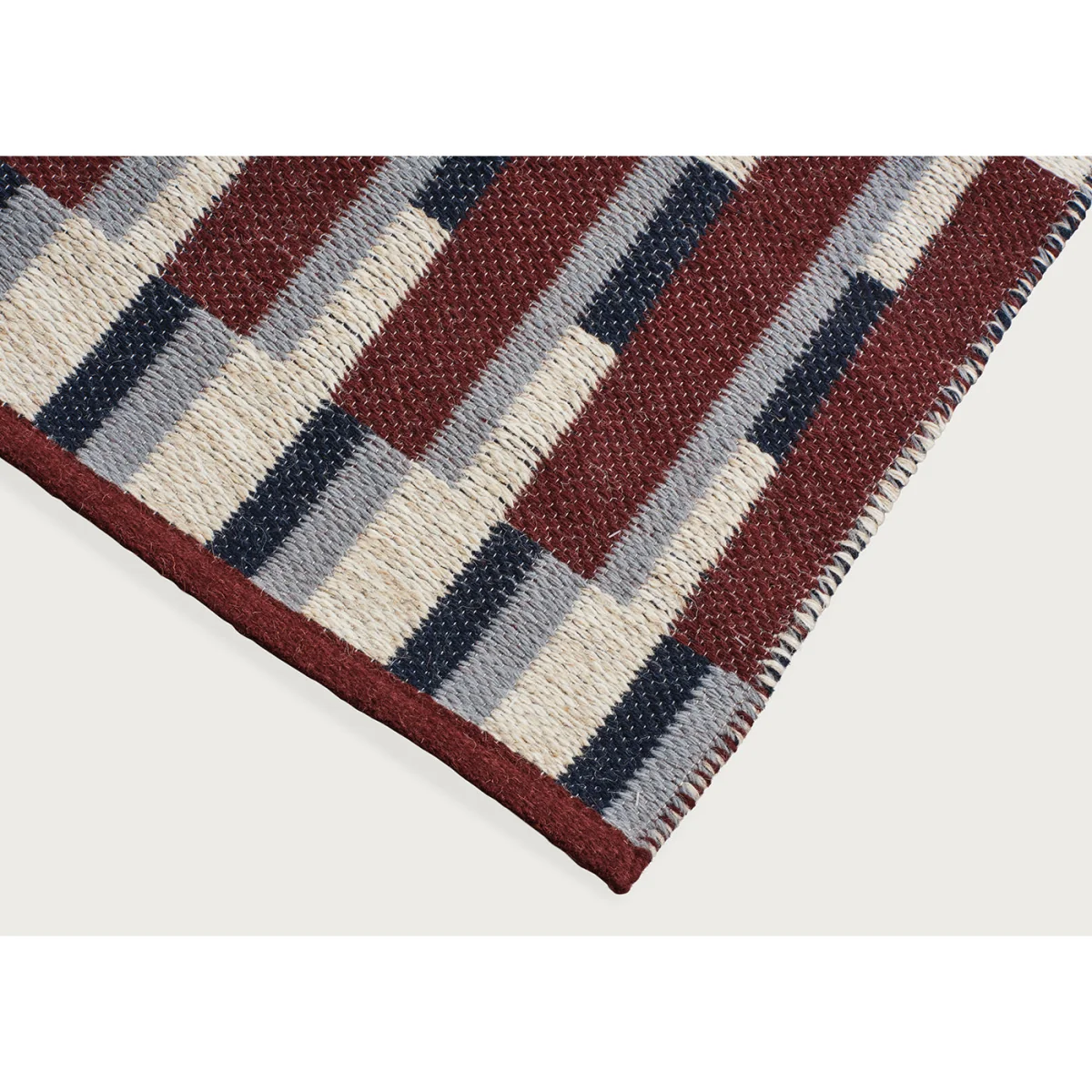 Heal's Offset Rug Burgundy – image 3