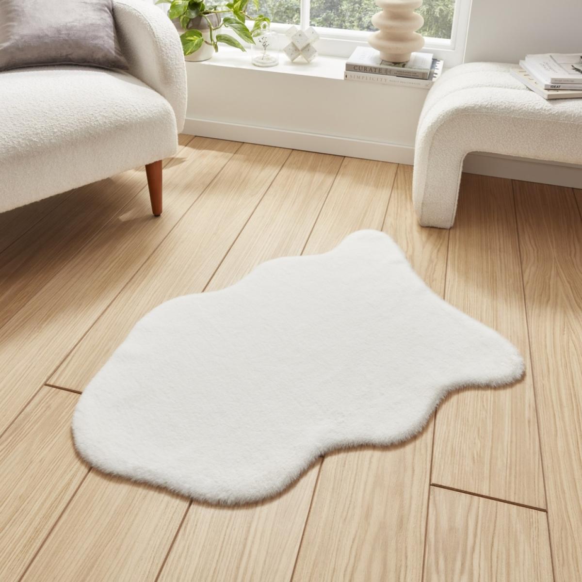 Single Pelt Faux Fur Rug - Ivory – image 2