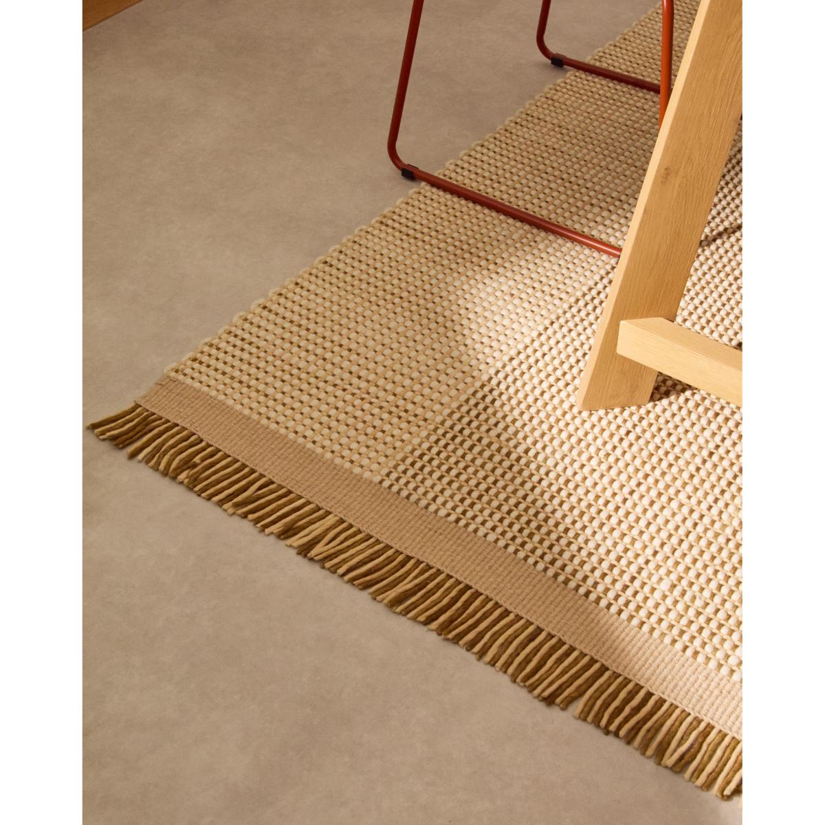 Blart beige wool rug with contrasting side stripe 160 x 230 cm – image 2
