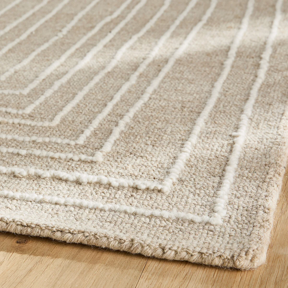 Ikar Hand-Tufted Embroidered Wool Rug – image 3