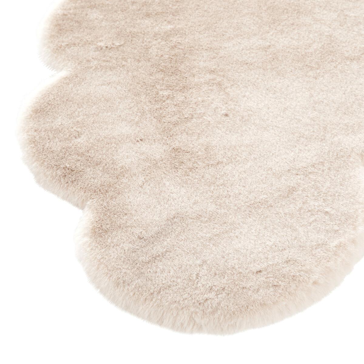 Mouflette Cloud Faux Fur Rug – image 4