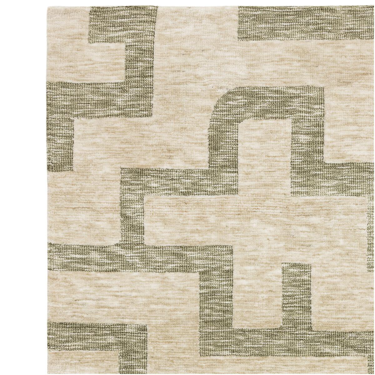 Maze Patterned Rug – image 4