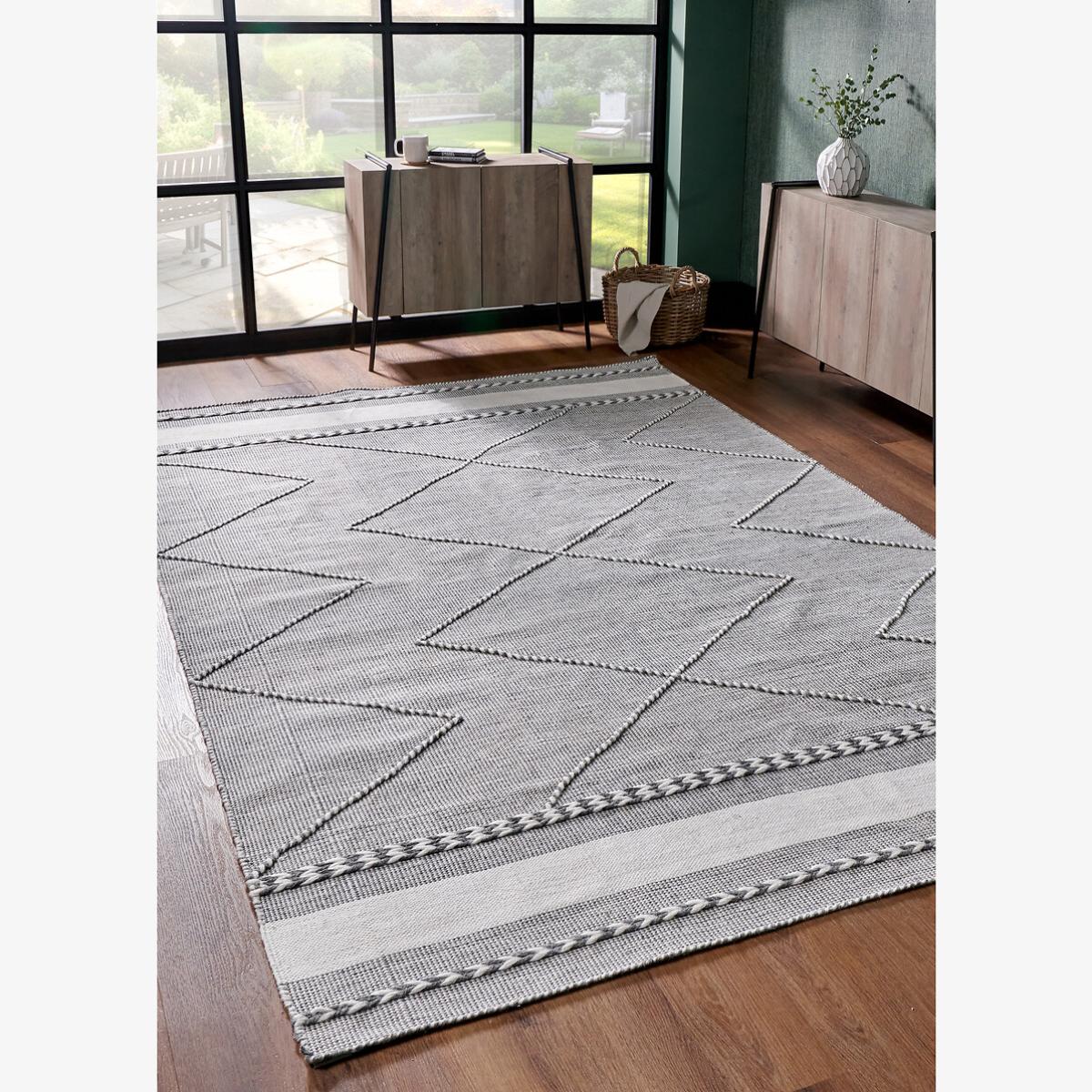 Plaited Stripe Design Indoor/Outdoor Rug – image 1