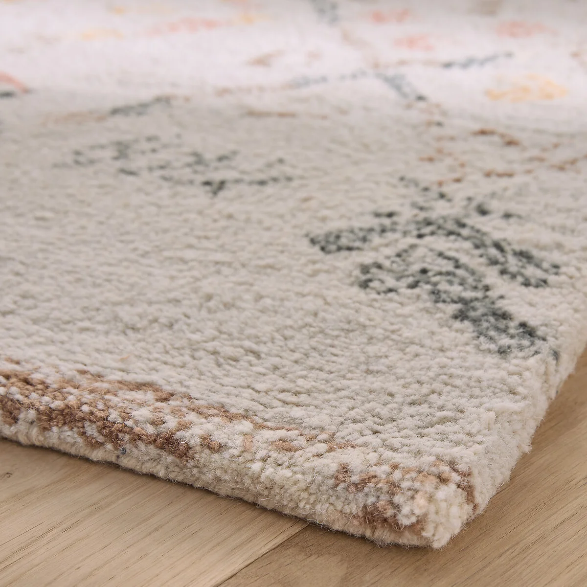 Ashwin Hand-Tufted 100% Wool Bedside Rug – image 3