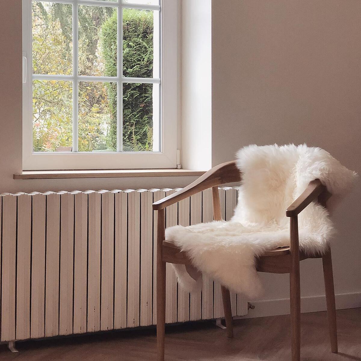 Livio Faux Sheepskin Bedside Rug – image 2