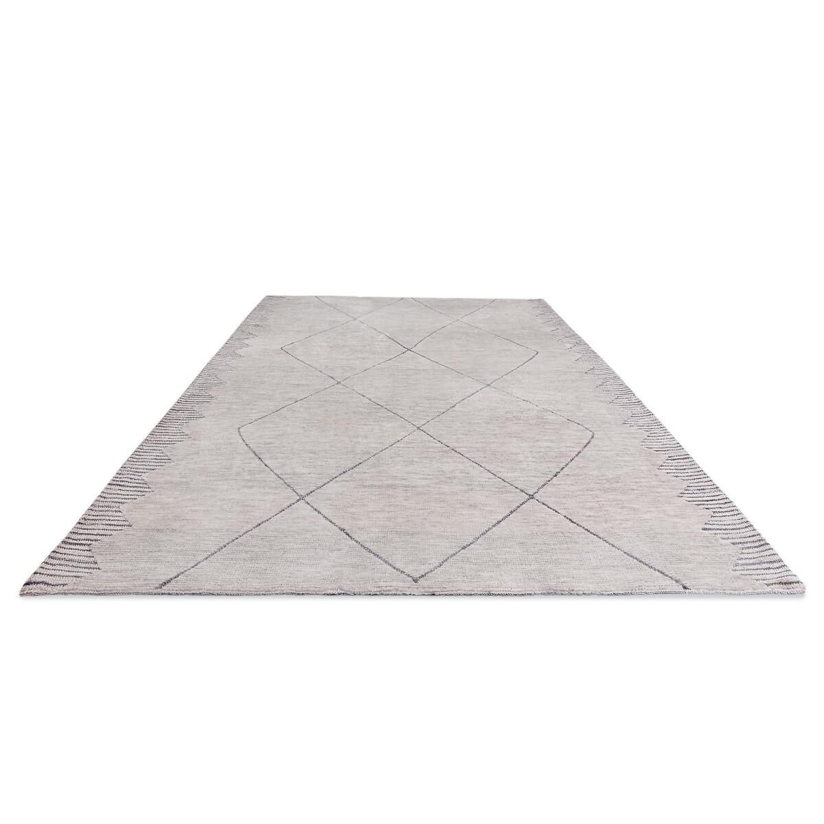 Monochrome Patterned Rug – image 4