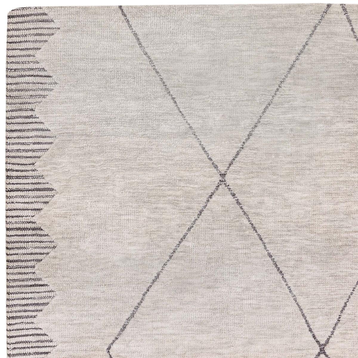 Monochrome Patterned Rug – image 5