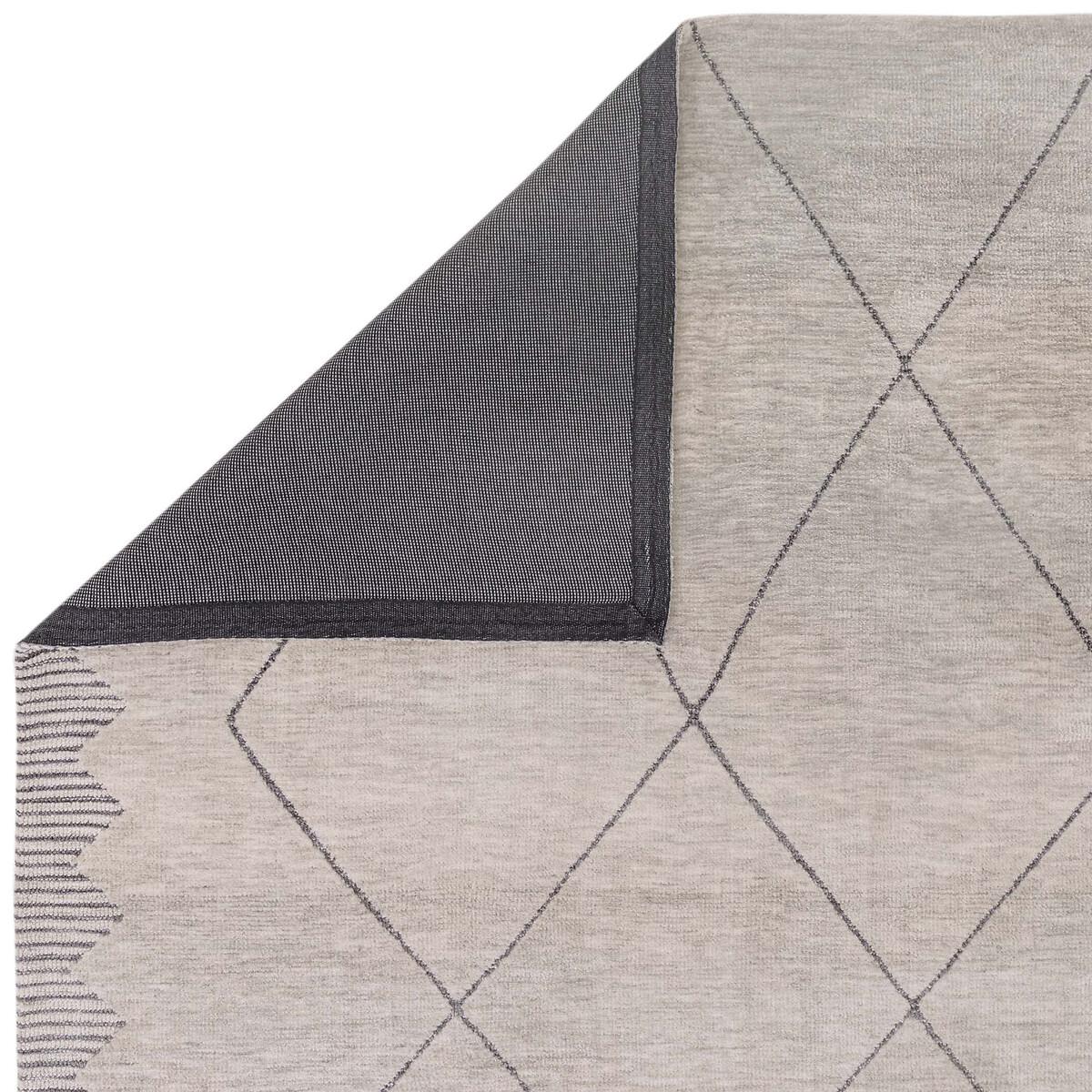 Monochrome Patterned Rug – image 6