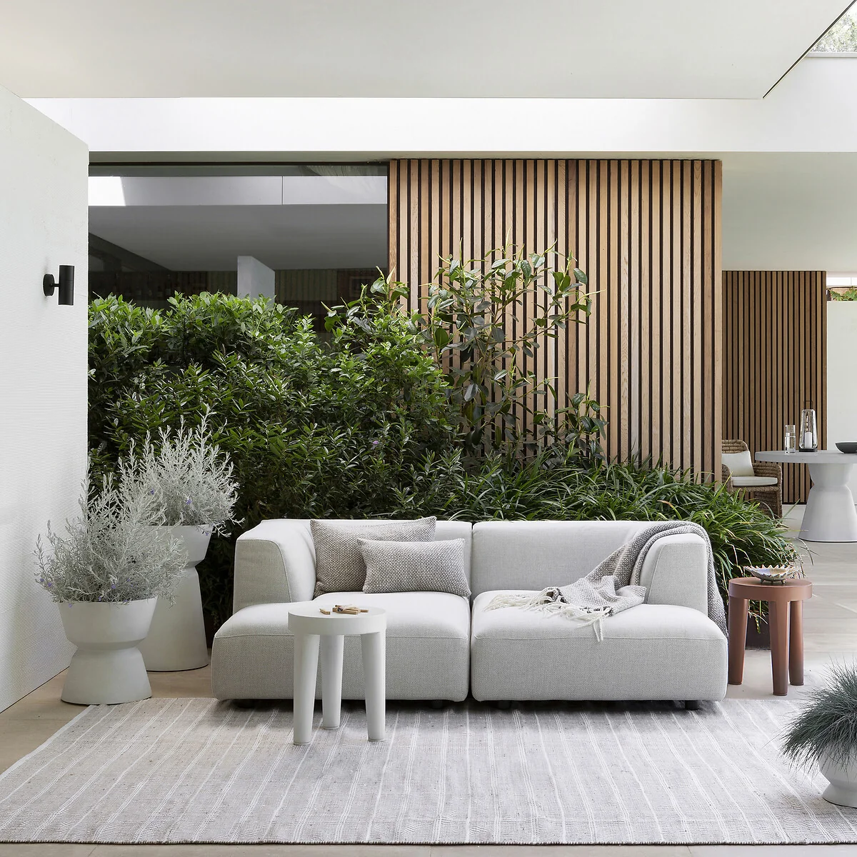 Linear Recycled Polyester Indoor/Outdoor Rug – image 2