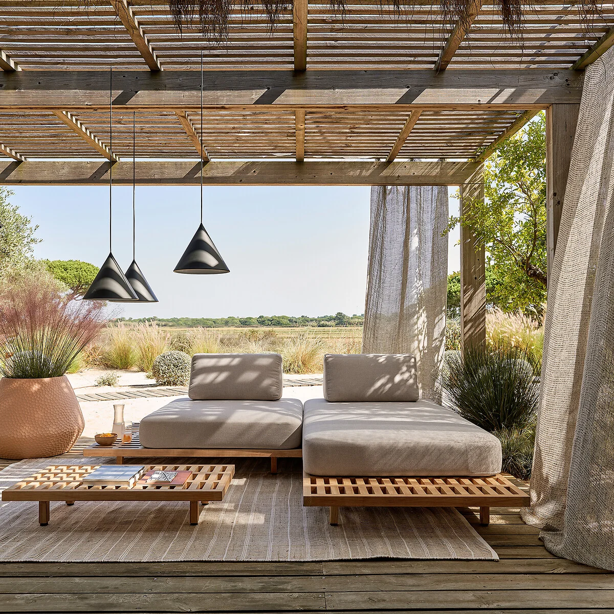 Linear Recycled Polyester Indoor/Outdoor Rug – image 3