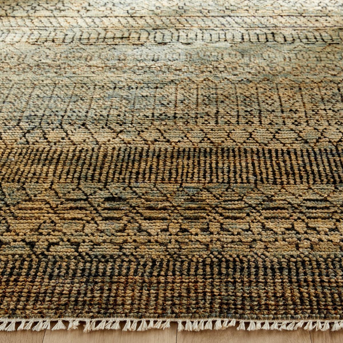 Nagari Recycled Saree Silk Rug – image 2