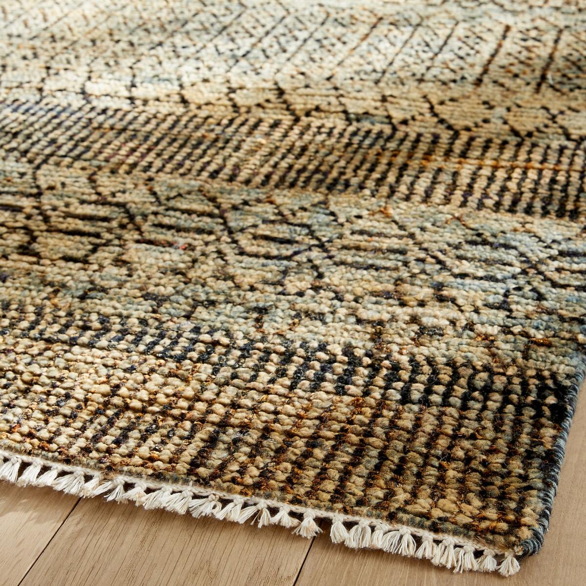 Nagari Recycled Saree Silk Rug – image 3