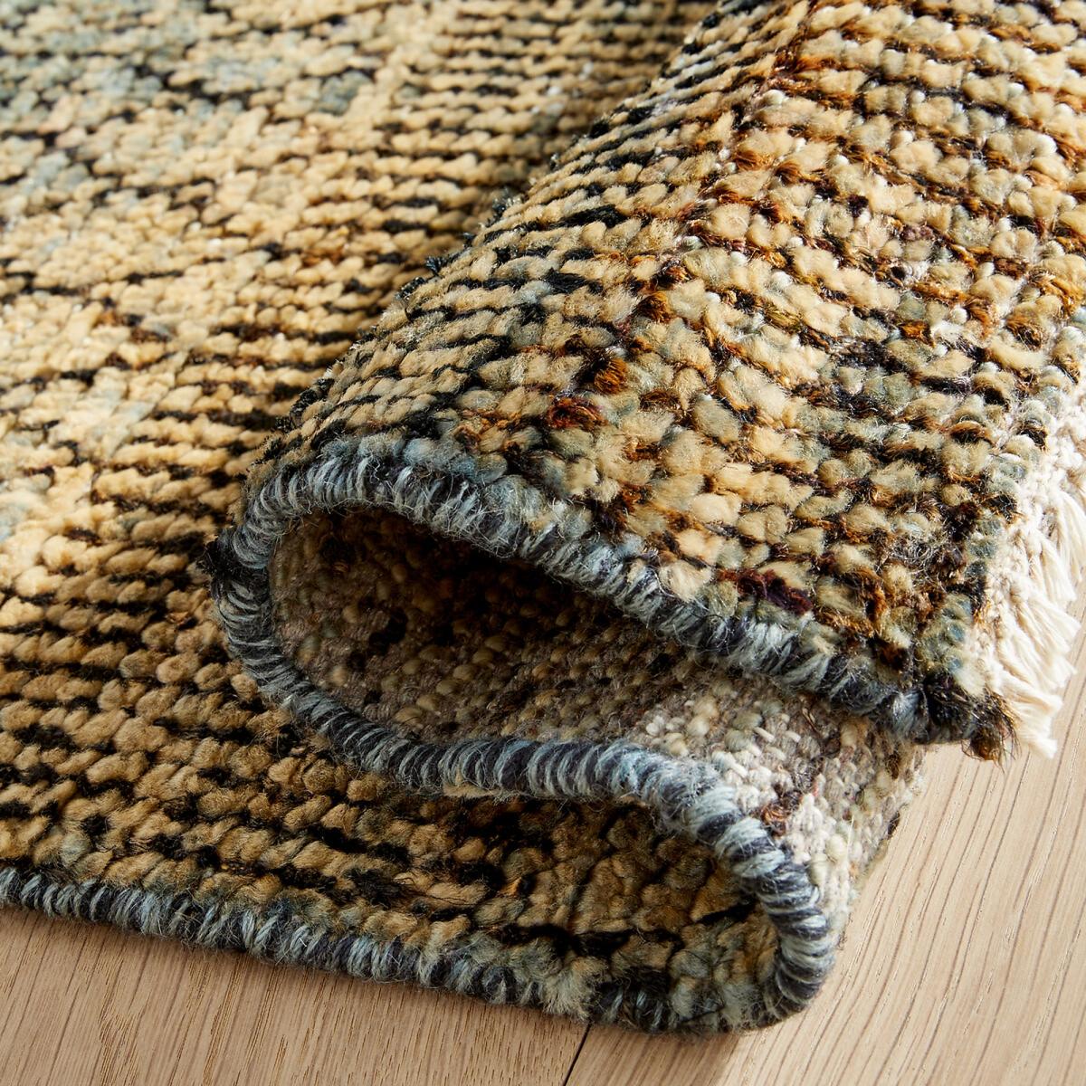 Nagari Recycled Saree Silk Rug – image 4