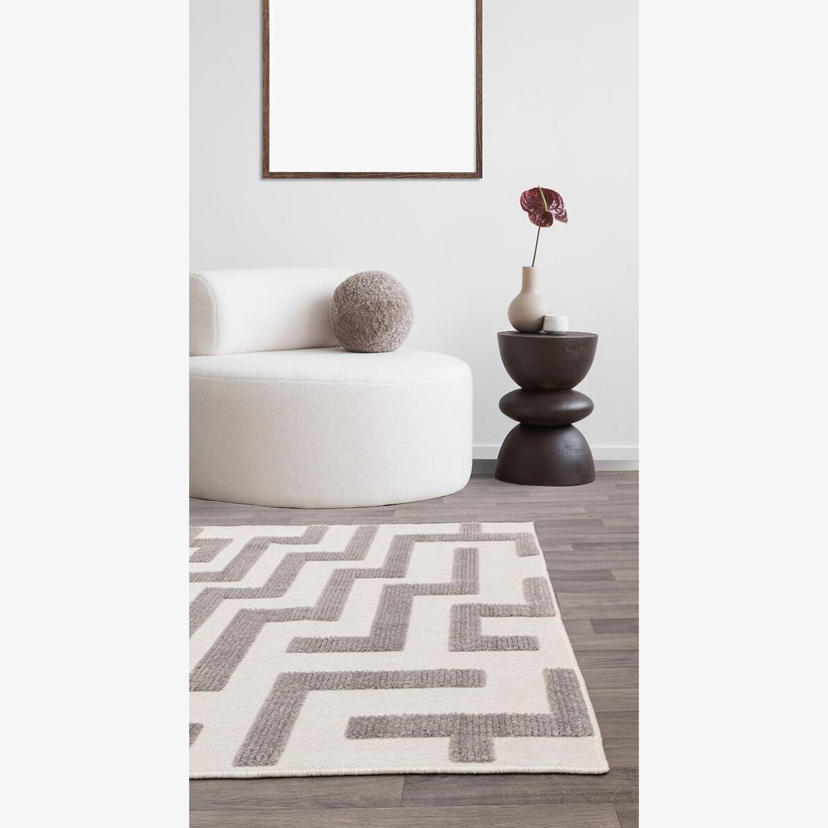 Plush Abstract Lines Rug – image 1