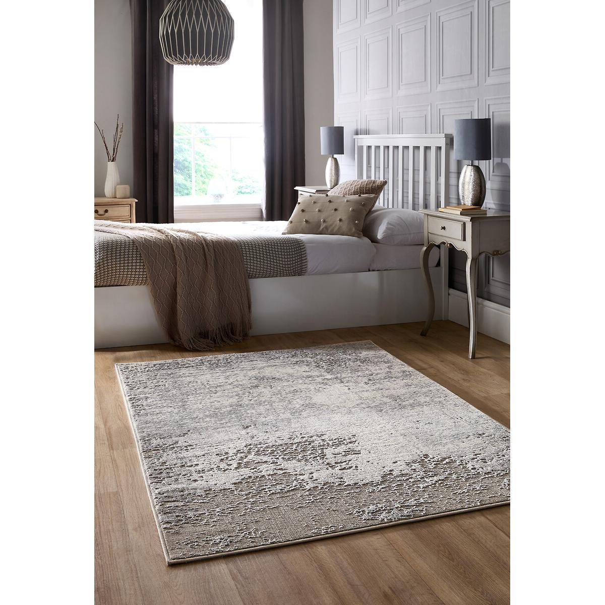 Distressed Ombre Effect Rug – image 3