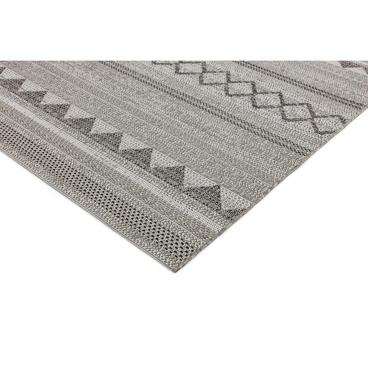 Diamond Patterned Indoor/Outdoor Rug – image 3