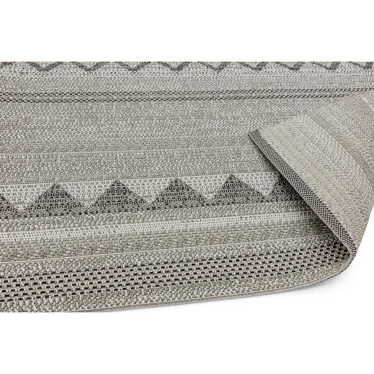 Diamond Patterned Indoor/Outdoor Rug – image 4
