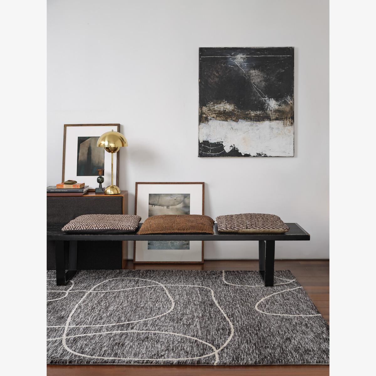 Abstract Scribble Patterned Rug – image 1