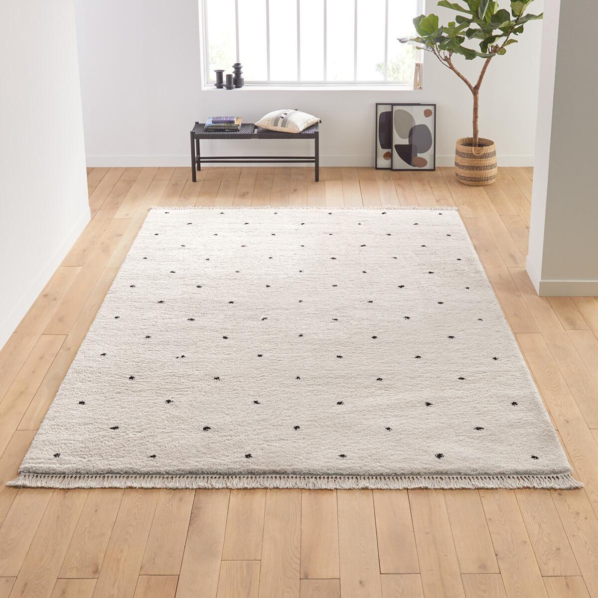 Ava Spotted Fringed Berber-Style Rug – image 1