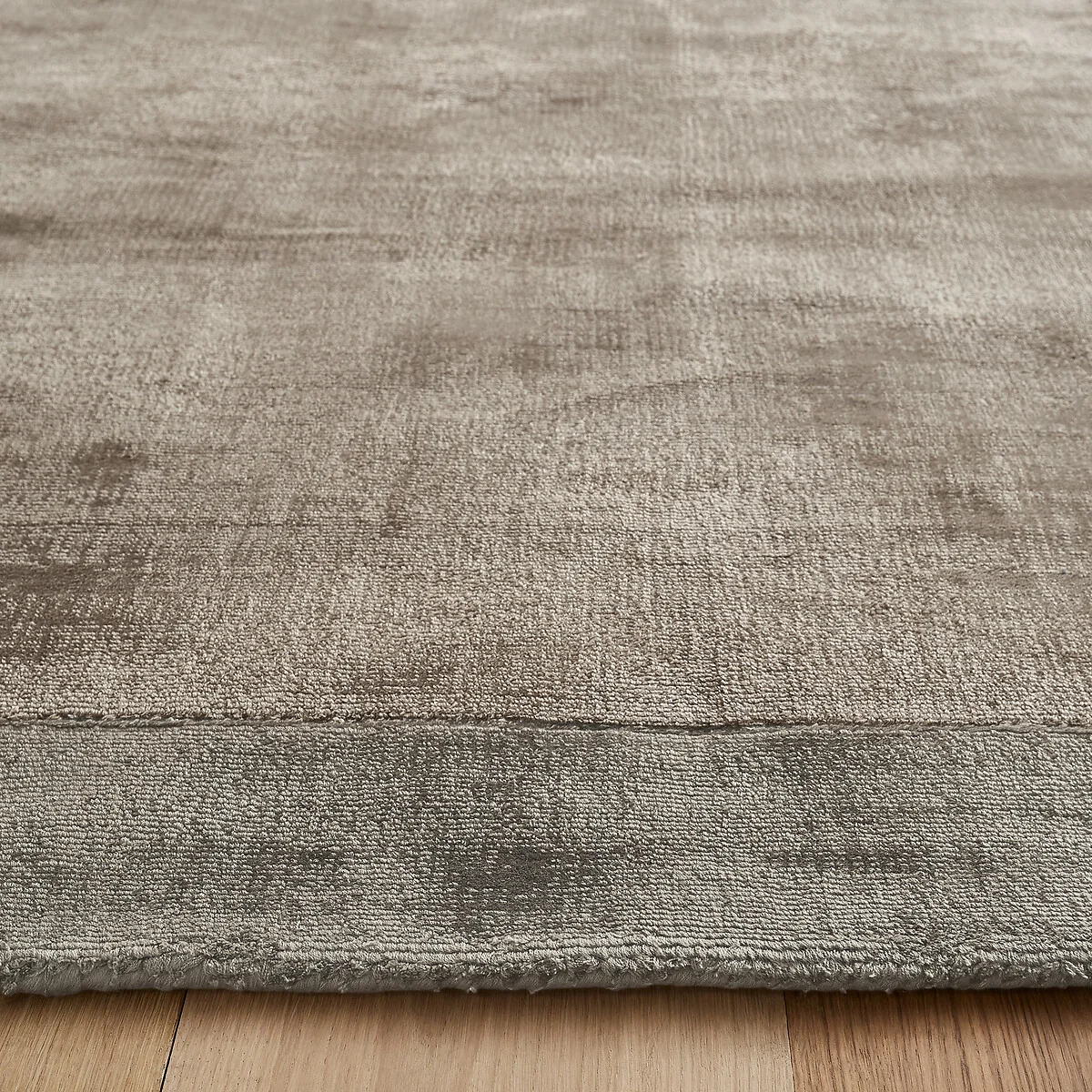 Burada Hand Woven Lyocell Rug – image 3