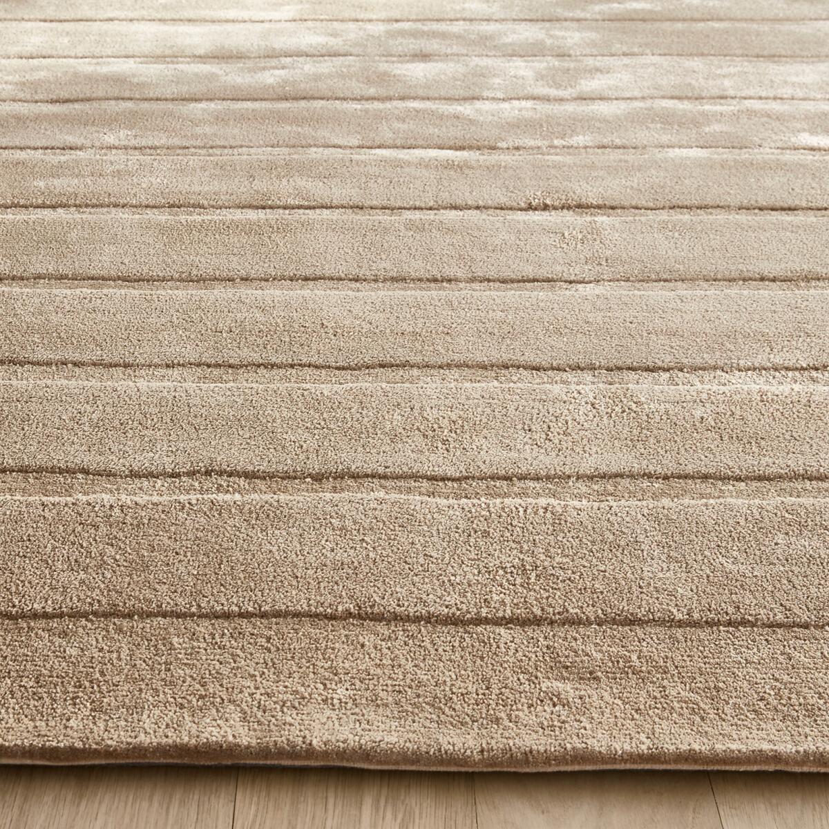 Calad Graphic Textured Lyocell Rug – image 2