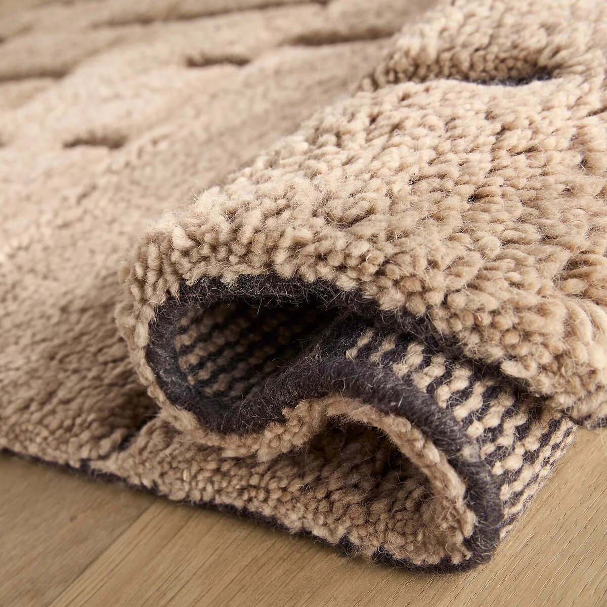 Tézé 93% Wool Hand-Knotted Rug – image 3