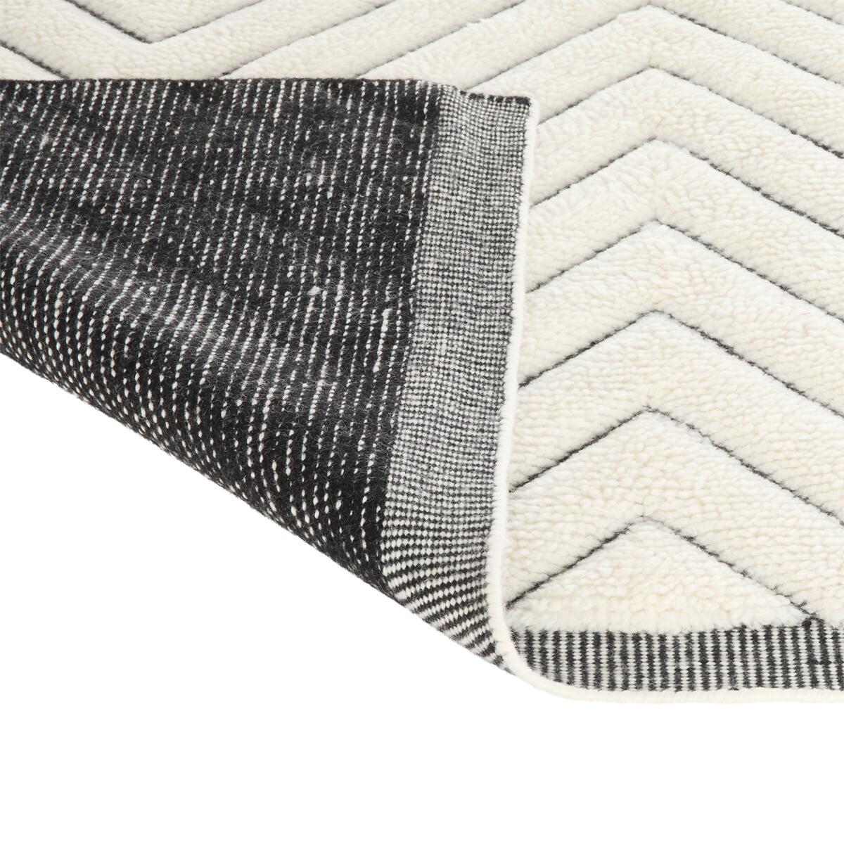 Niris Geometric Berber Style Wool Rug – image 4