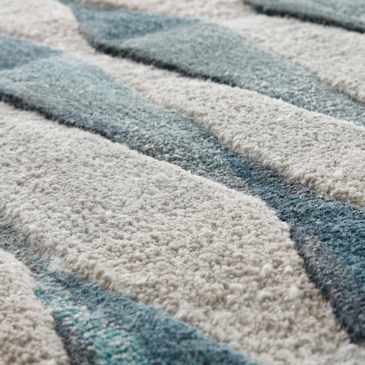 Gaagea Wool and Viscose Tufted Diamond Rug – image 2