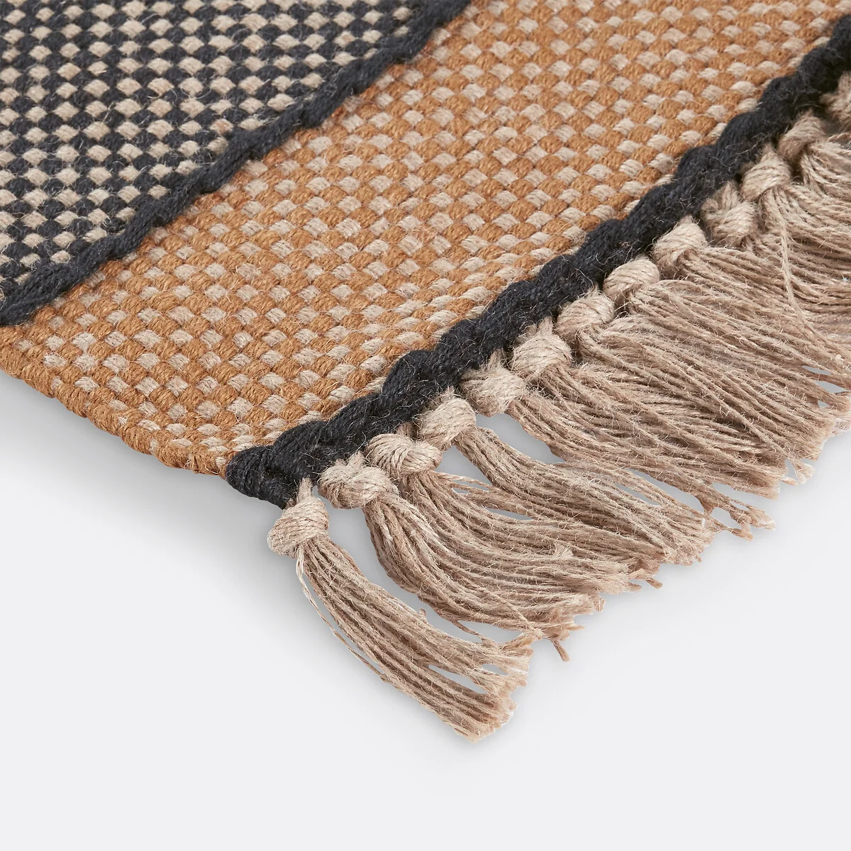 Ajow Fringed Jute Rug – image 4