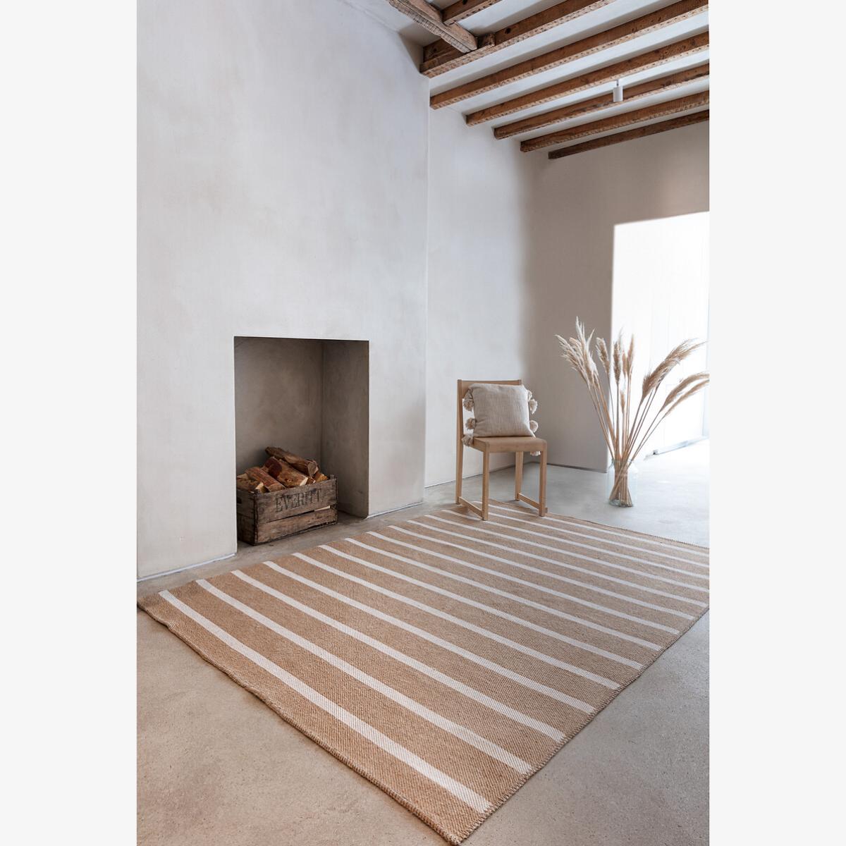 Minimalist Stripe Jute Rug – image 1