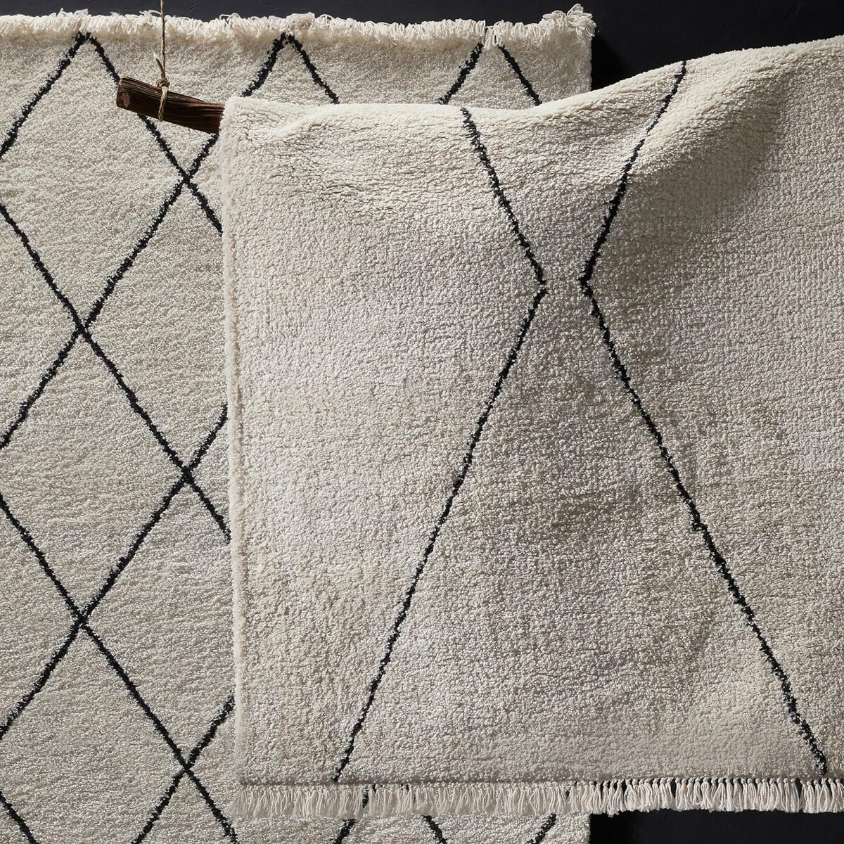 Luna Fringed Berber-Style Rug – image 4