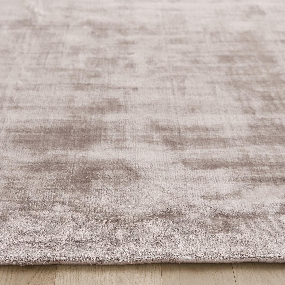 Mustha Lyocell XL Rug – image 2