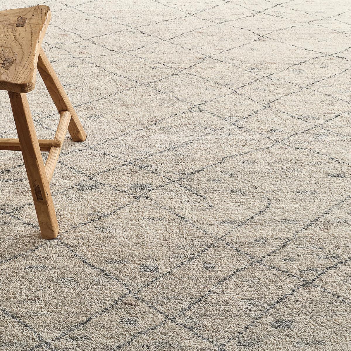 Natoum Tassel Hand Knotted Wool Rug – image 9