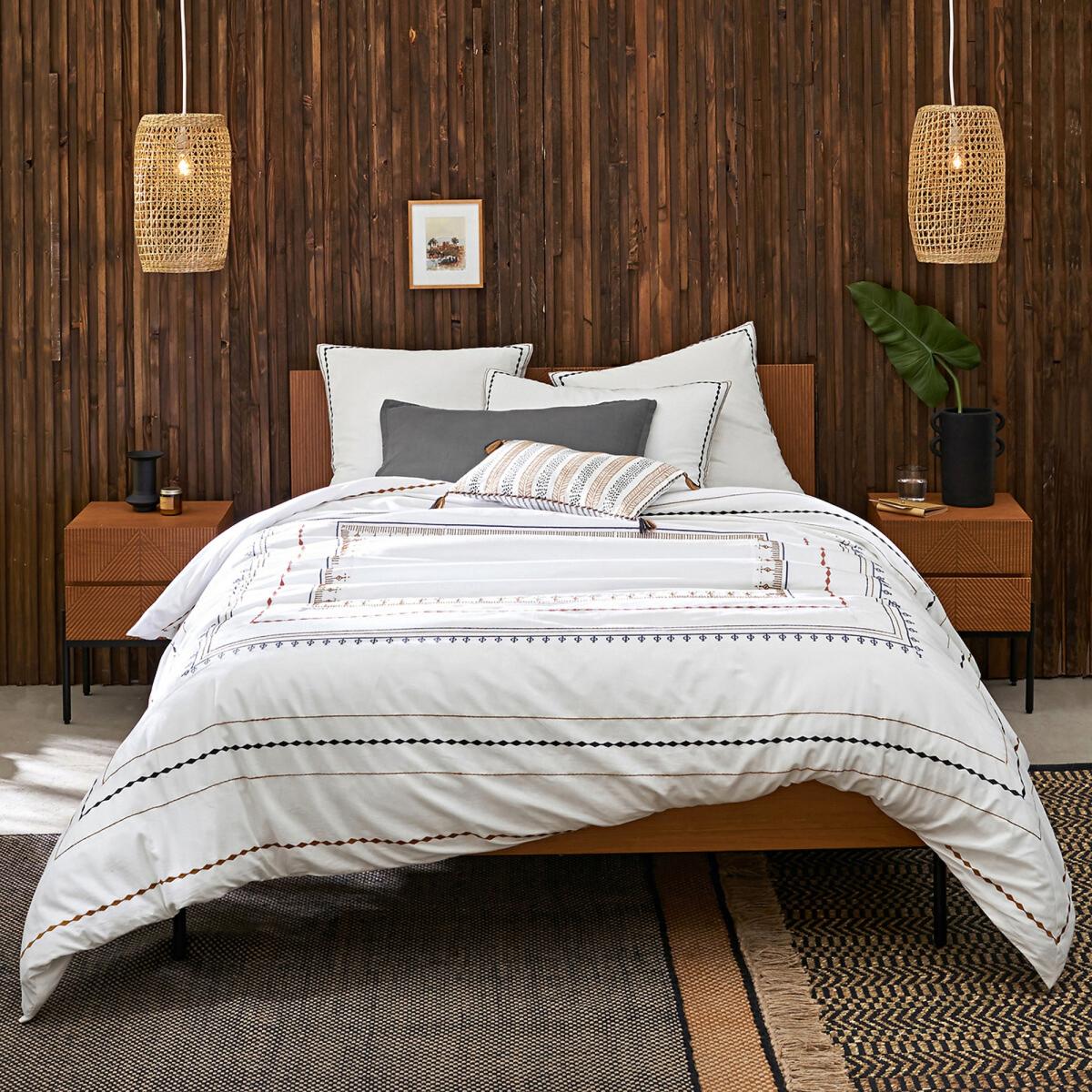 Ajow Fringed Jute Rug – image 7