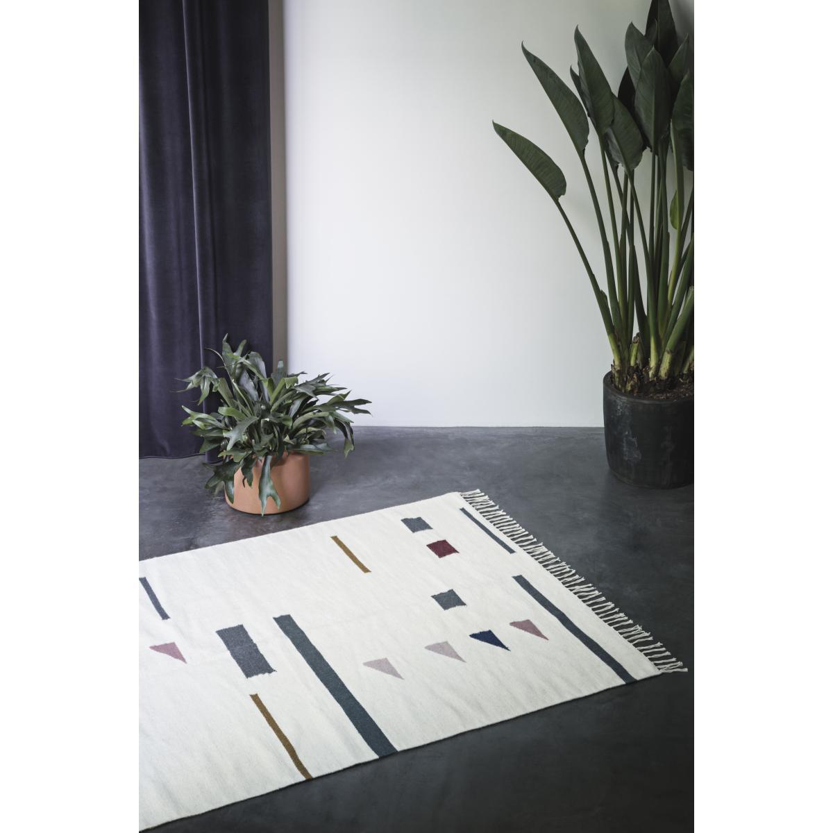Kelim Triangles Rug - Large - 140 x 200 cm by Ferm Living White/Multicoloured – image 3