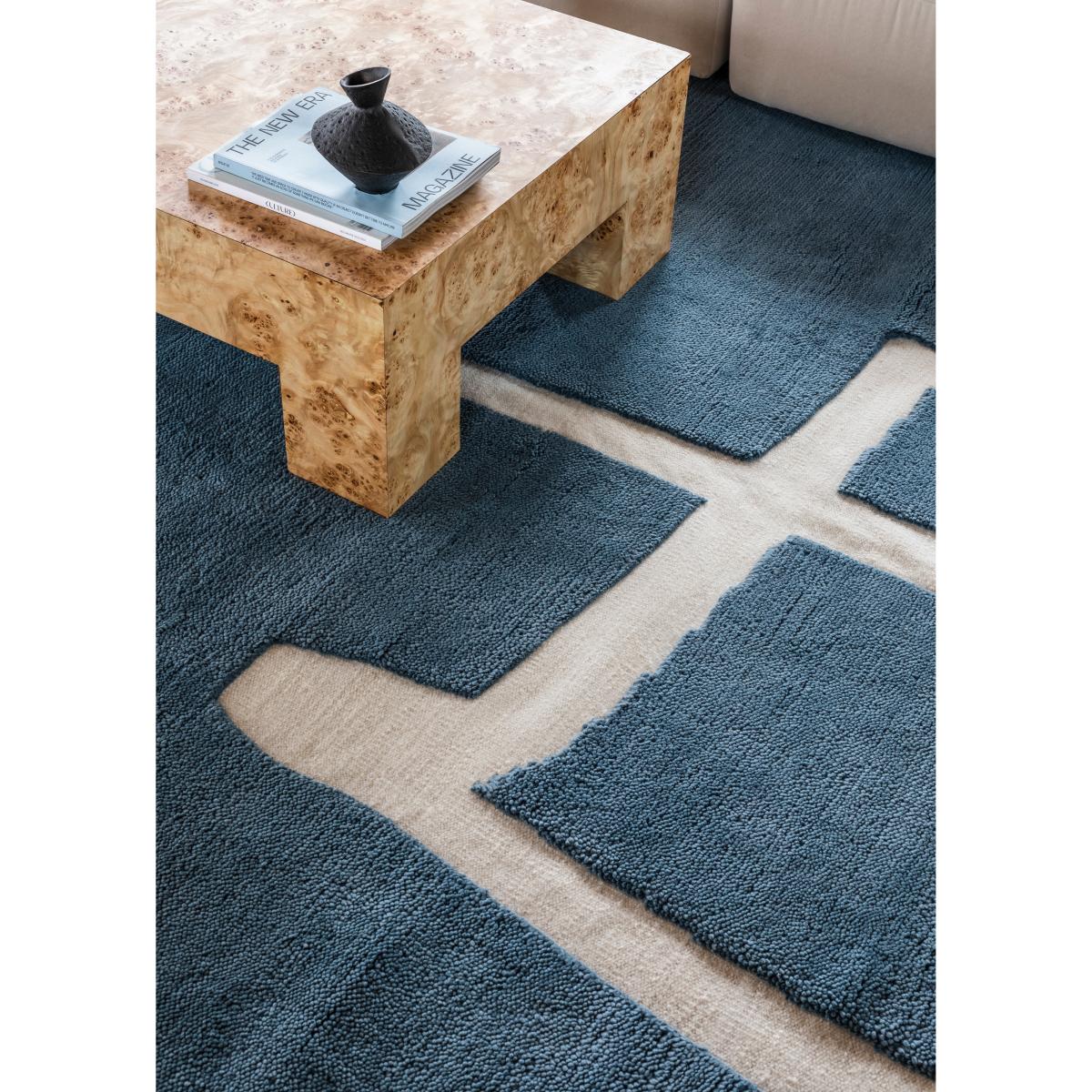 Layered Gotland Klint wool rug Cornflower blue 250x350 cm – image 3