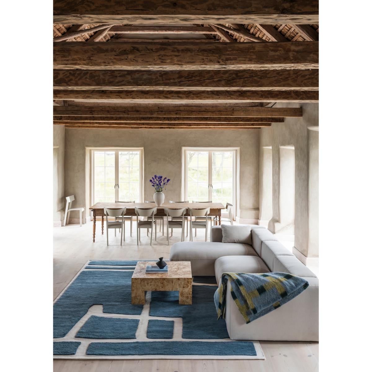 Layered Gotland Klint wool rug Cornflower blue 250x350 cm – image 4