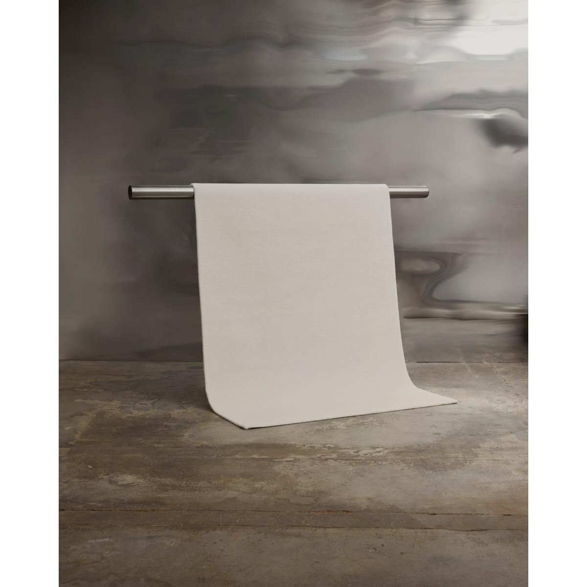 Tinted Liljehok wool carpet 170x240 cm Offwhite – image 2