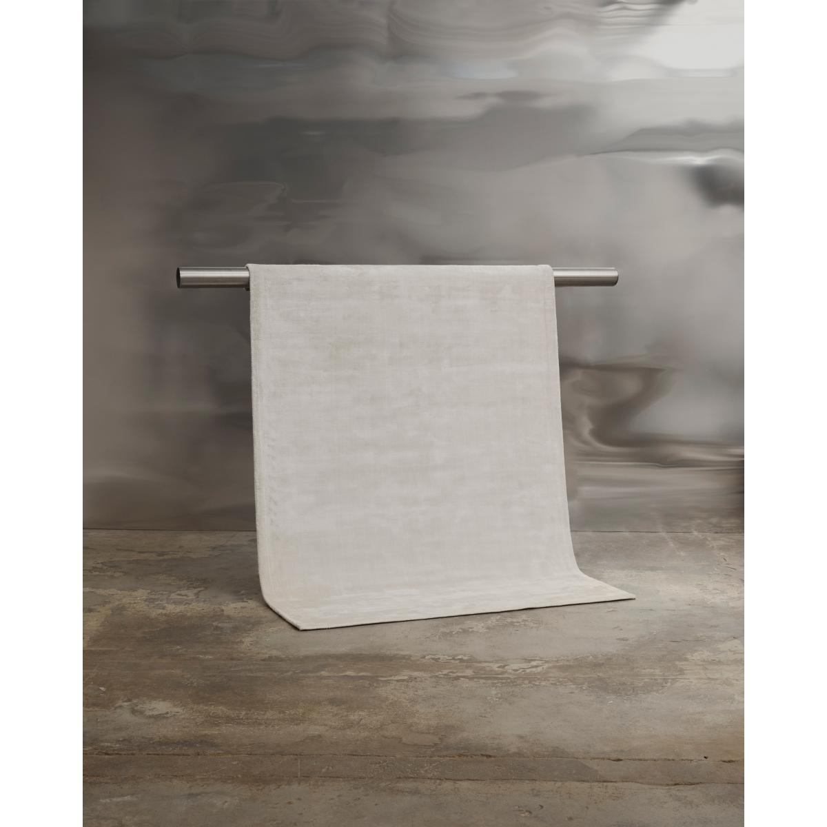Tinted Backfjall viscose carpet 170x240 cm Offwhite – image 2