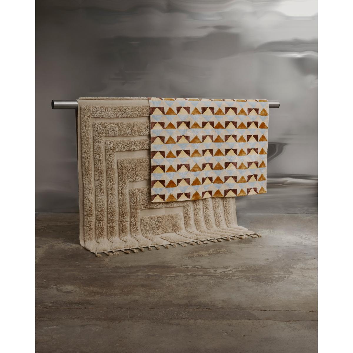 Tinted Kask wool carpet 250x350 cm Beige – image 3