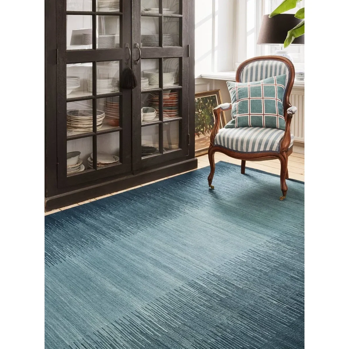 Chhatwal & Jonsson Tapti wool rug Blue-Heaven Blue 270x180 cm – image 2
