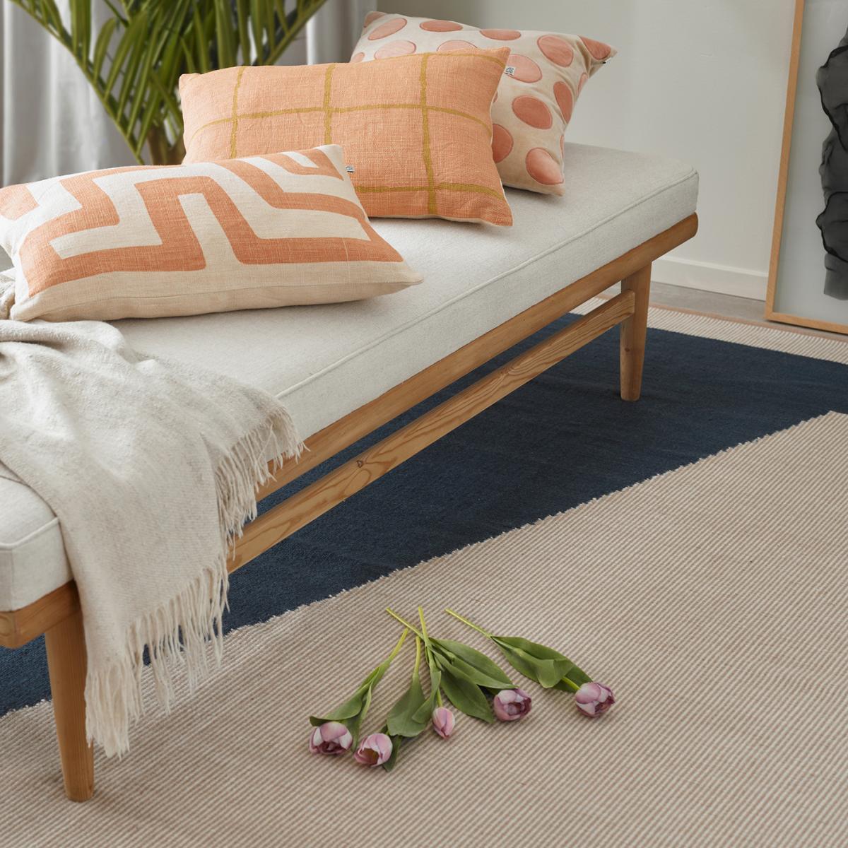 Chhatwal & Jonsson Una wool carpet 230x320 cm dark blue-beige-off white – image 3