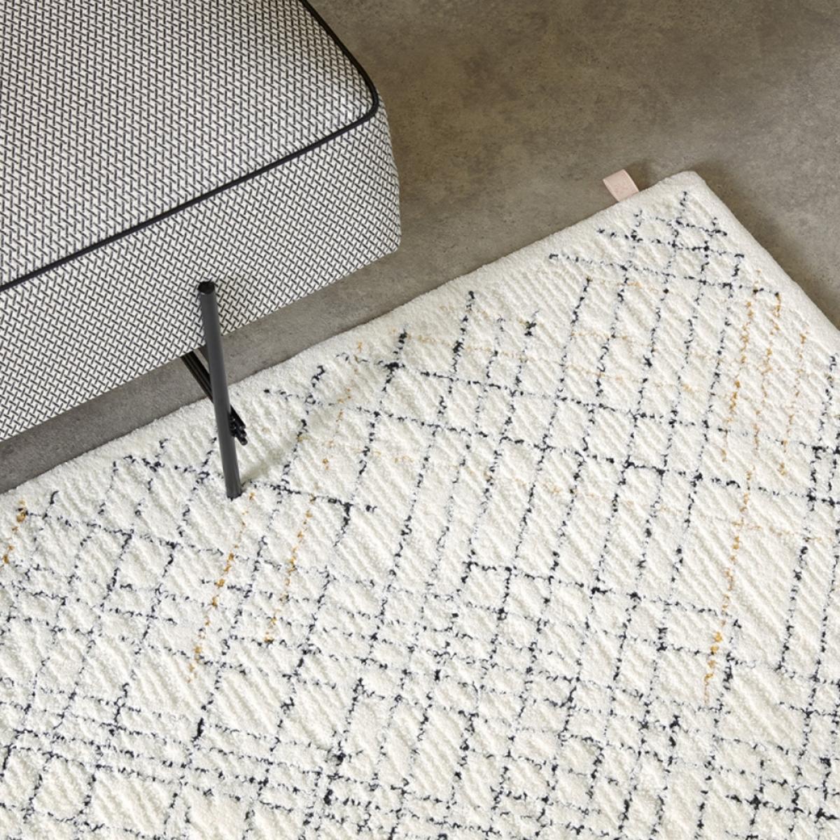 Kasthall Diamond rug White diamond 200x300 cm – image 2