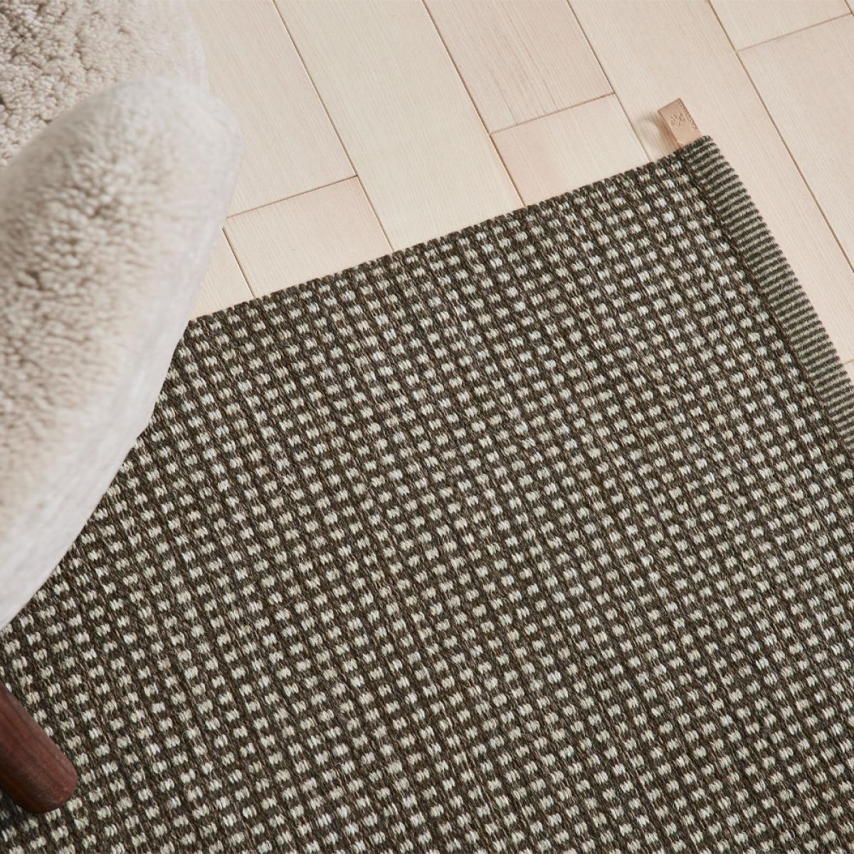 Kasthall Dot Icon rug backing Silver green 883 200x300 cm – image 3