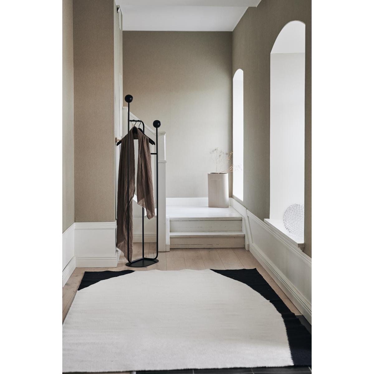 Flow kelim rug white-black 170x240 cm – image 3