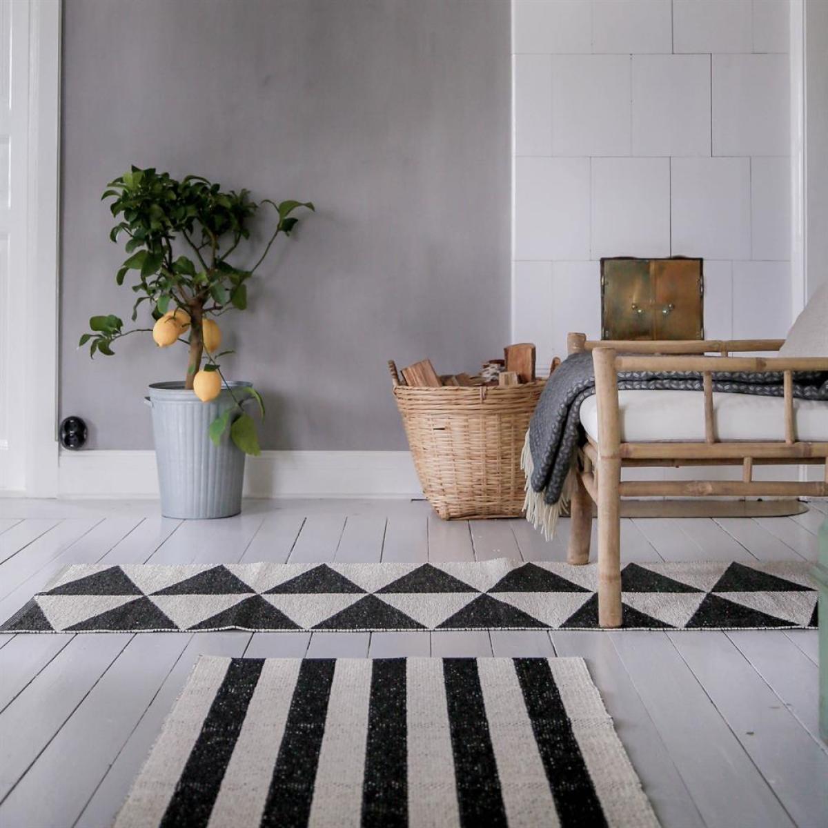 Woods rug black 70x300 cm – image 3