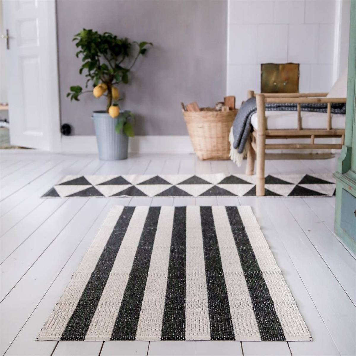 Woods rug black 70x150 cm – image 2