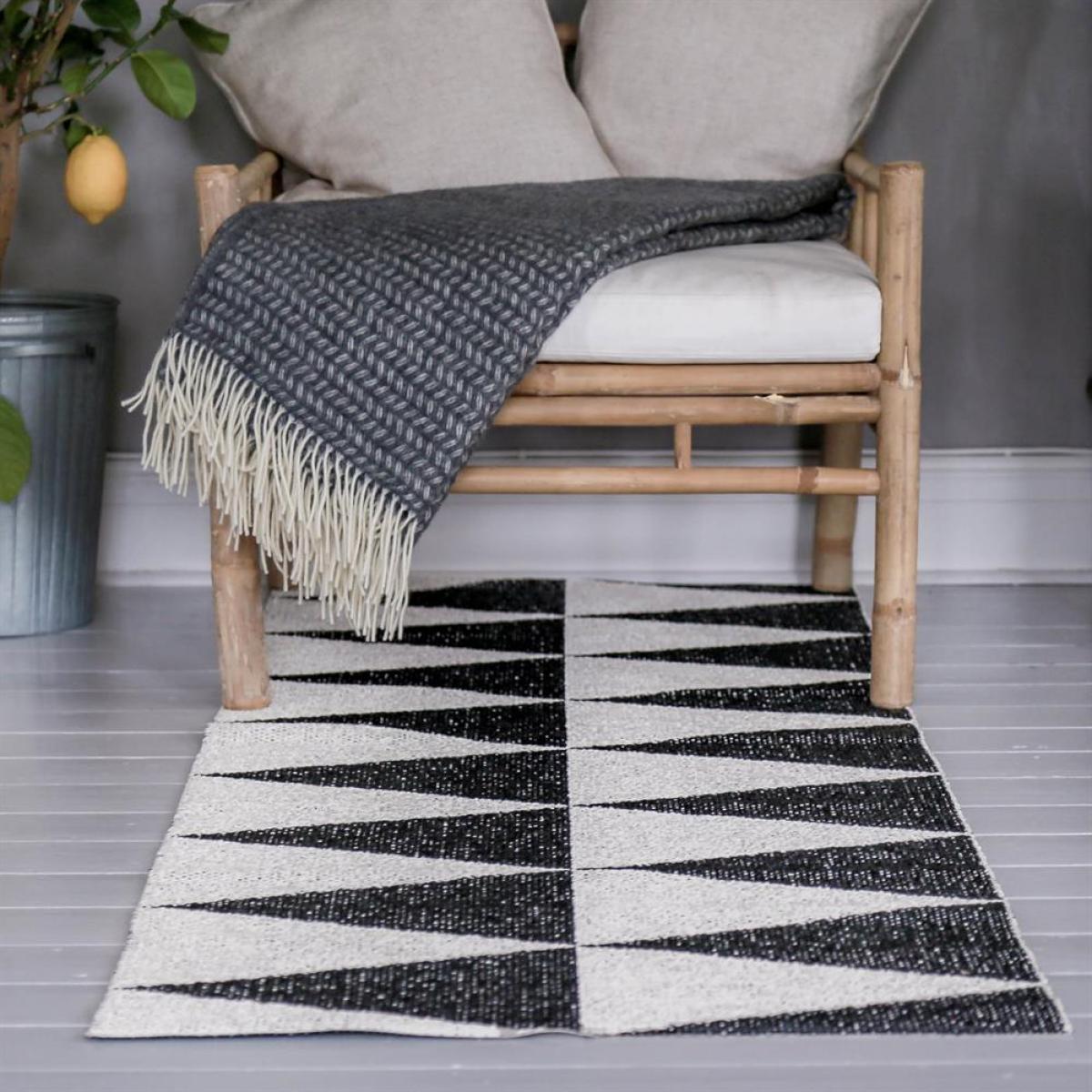 Rime rug black 70x200 cm – image 5
